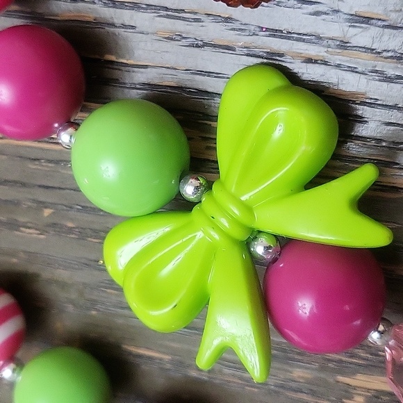 Bubble Gum Necklaces bundle of 3 - Picture 6 of 9